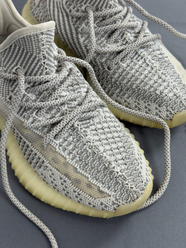 Yeezy Boost 350 V2 - Imagem 2