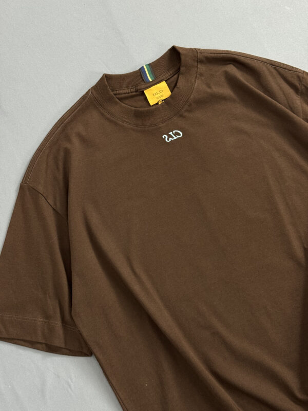 Camiseta Class Plastic - Marrom - Imagem 3