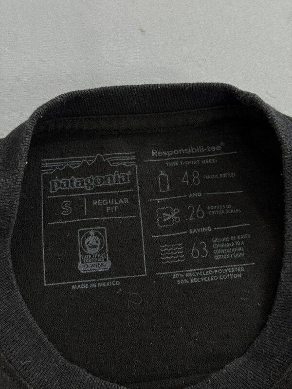 Camiseta Patagonia Responsibili-Tee® Preta - Imagem 4