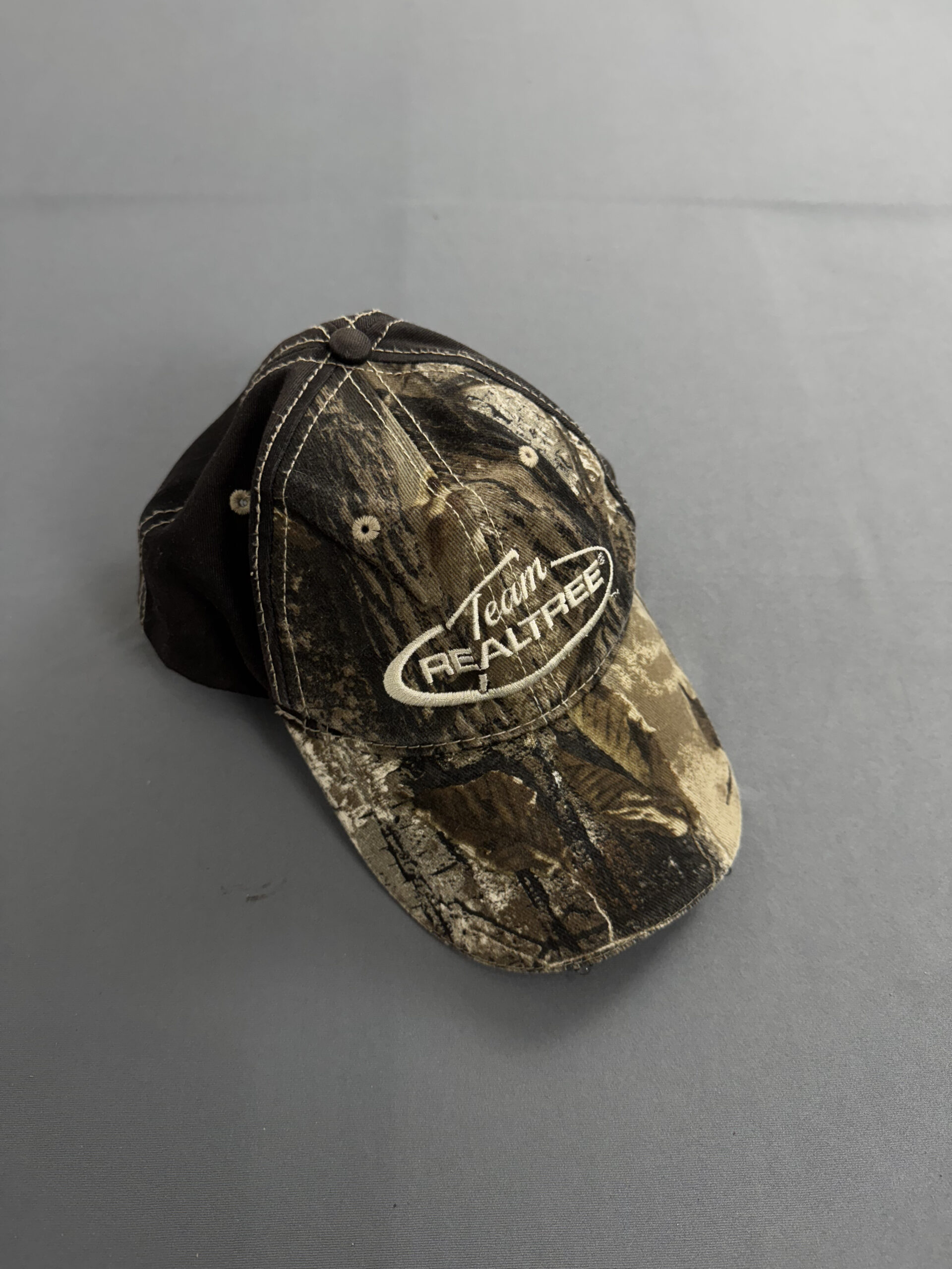 Boné Realtree com Lanterna Embutida - Imagem 2