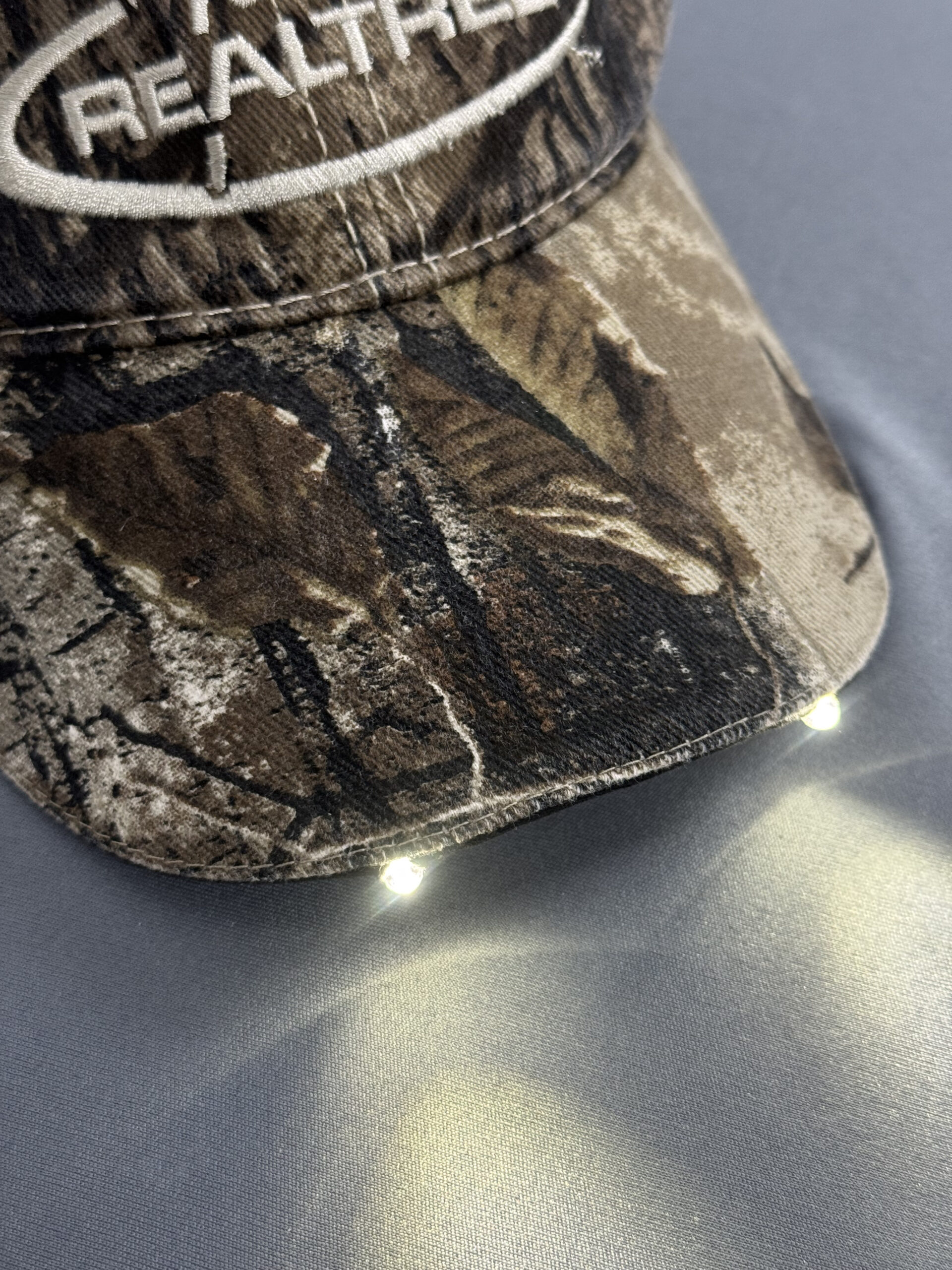 Boné Realtree com Lanterna Embutida - Imagem 5