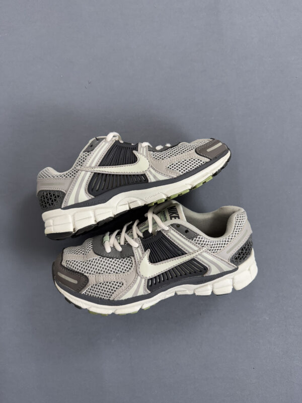 Tênis Nike Zoom Vomero 5 - Imagem 9