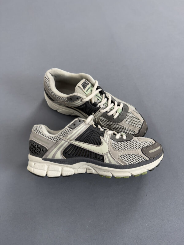 Tênis Nike Zoom Vomero 5 - Imagem 2