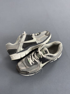 Tênis Nike Zoom Vomero 5