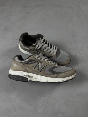 Tênis New Balance 880 REVLite