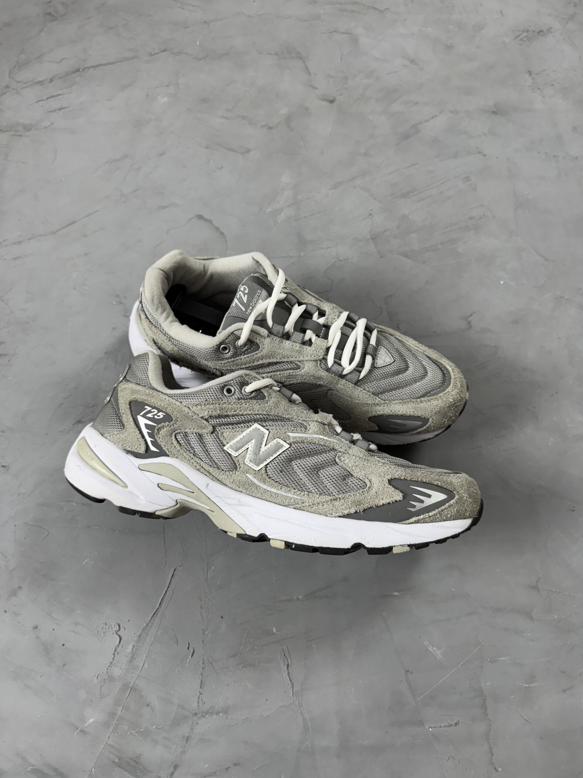 New Balance 725