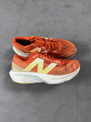 Tênis New Balance FuelCell Rebel 4