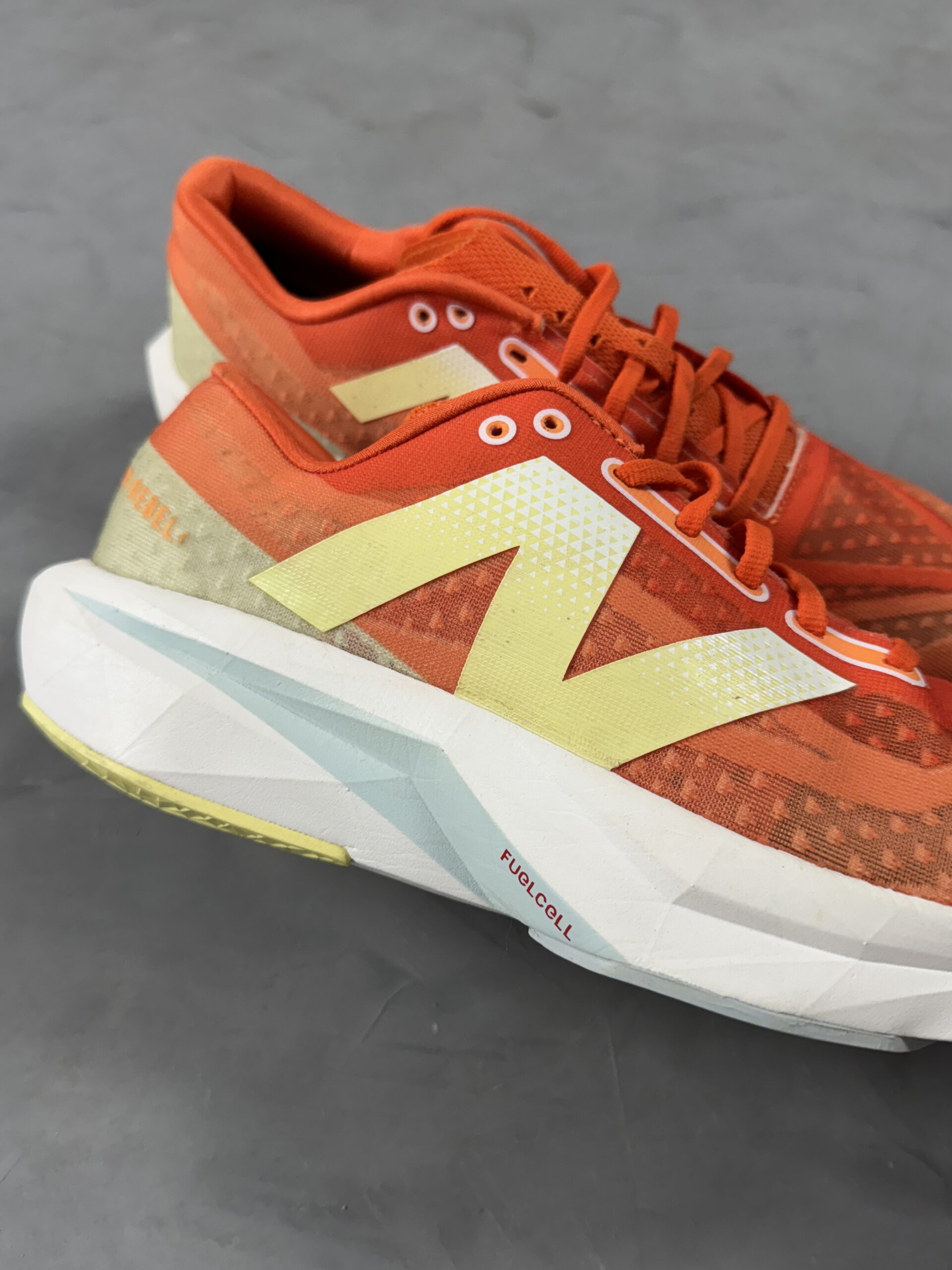 Tênis New Balance FuelCell Rebel 4 - Imagem 4